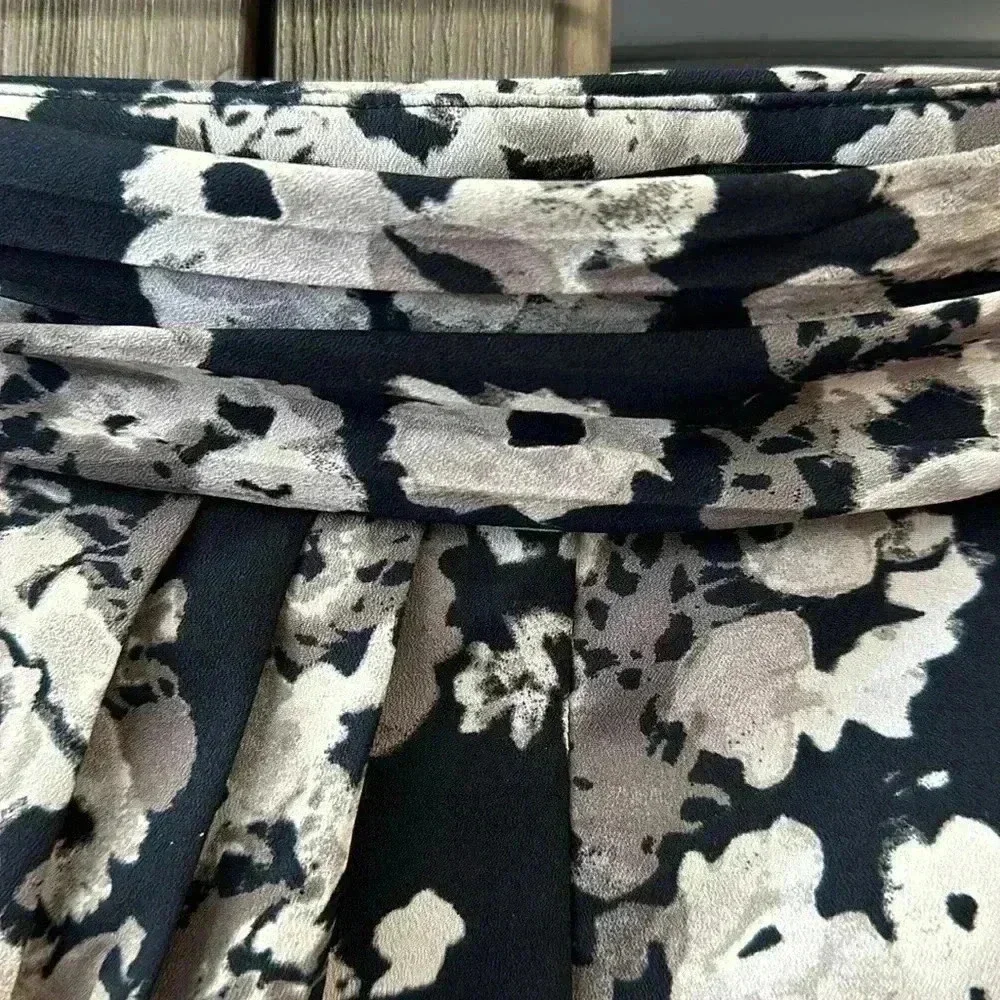 Banana Republic Skirt Ruched White/Black Tuli Floral Size 4 petite - Picture 5 of 7
